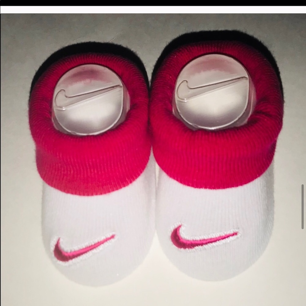 New Nike Red White Infant Booties 0-6 Month 2 Pair - Picture 7 of 16